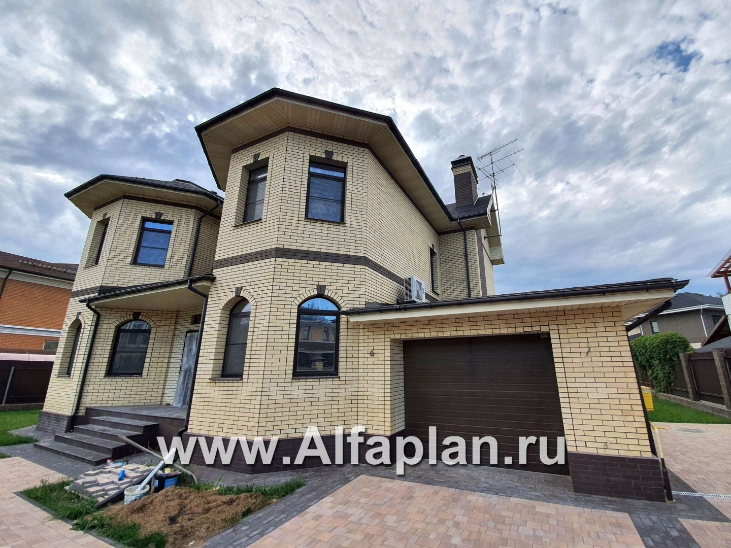 Проекты домов Альфаплан - «Амбиент» - амбиционый дом с двумя мощными эркерами - дополнительное изображение №4